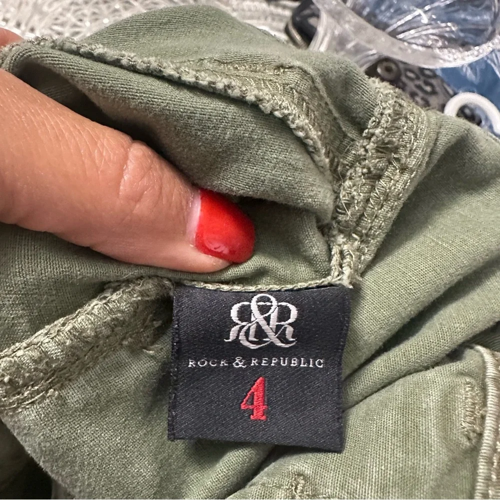 Rock & Republic Women's Green Camouflage Cargo Shorts - Picture 3 of 3